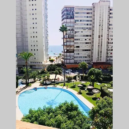 Mediterraneo, Muy Centrico, En Plaza Triangular, Soleado, Con Jardines Y Piscina Y La Playa Enfrente Andando, Con Parking Exterior Comunitario Appartement