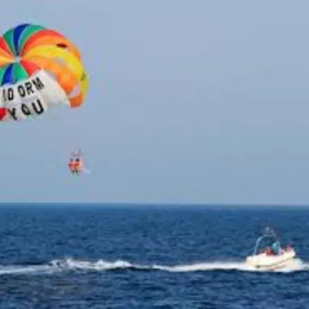 Mediterraneo, Muy Centrico, En Plaza Triangular, Soleado, Con Jardines Y Piscina Y La Playa Enfrente Andando, Con Parking Exterior Comunitario Benidorm