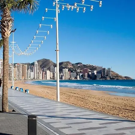 Mediterraneo, Muy Centrico, En Plaza Triangular, Soleado, Con Jardines Y Piscina Y La Playa Enfrente Andando, Con Parking Exterior Comunitario * Benidorm
