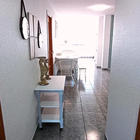 Mediterraneo, Muy Centrico, En Plaza Triangular, Soleado, Con Jardines Y Piscina Y La Playa Enfrente Andando, Con Parking Exterior Comunitario * Benidorm