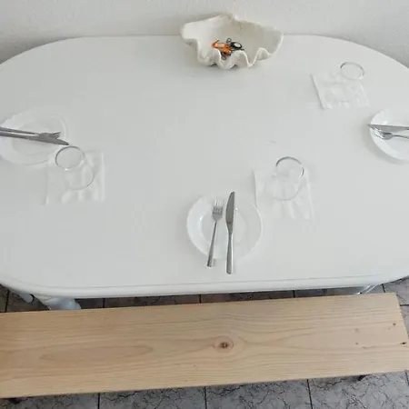 Mediterraneo, Muy Centrico, En Plaza Triangular, Soleado, Con Jardines Y Piscina Y La Playa Enfrente Andando, Con Parking Exterior Comunitario