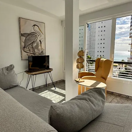 Mediterraneo, Muy Centrico, En Plaza Triangular, Soleado, Con Jardines Y Piscina Y La Playa Enfrente Andando, Con Parking Exterior Comunitario * Benidorm