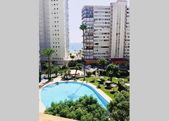 Mediterraneo, Muy Centrico, En Plaza Triangular, Soleado, Con Jardines Y Piscina Y La Playa Enfrente Andando, Con Parking Exterior Comunitario Appartement