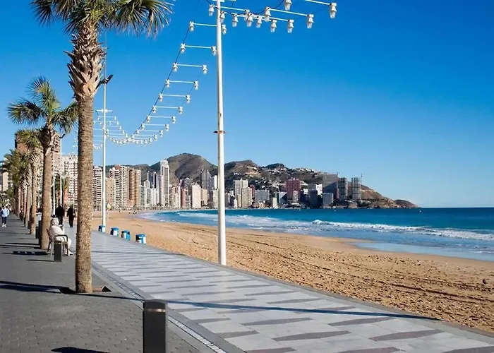 Mediterraneo, Muy Centrico, En Plaza Triangular, Soleado, Con Jardines Y Piscina Y La Playa Enfrente Andando, Con Parking Exterior Comunitario * Benidorm