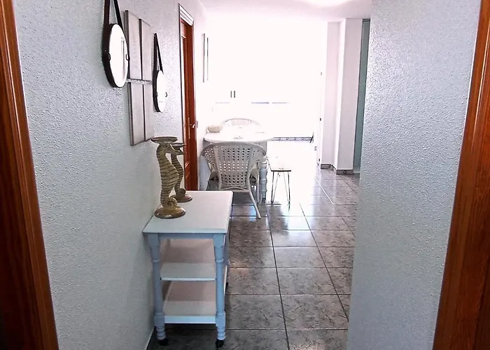 Mediterraneo, Muy Centrico, En Plaza Triangular, Soleado, Con Jardines Y Piscina Y La Playa Enfrente Andando, Con Parking Exterior Comunitario * Benidorm