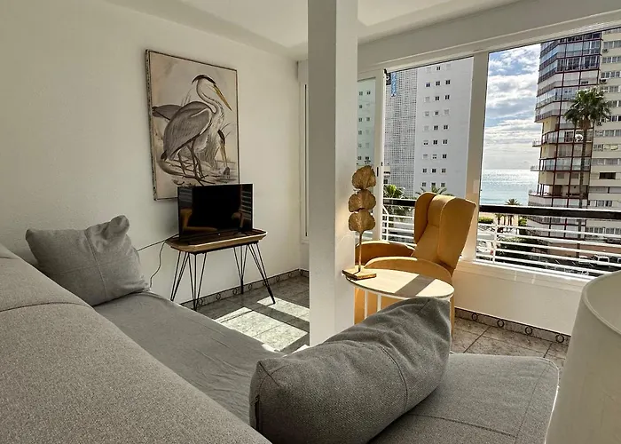 Mediterraneo, Muy Centrico, En Plaza Triangular, Soleado, Con Jardines Y Piscina Y La Playa Enfrente Andando, Con Parking Exterior Comunitario * Benidorm